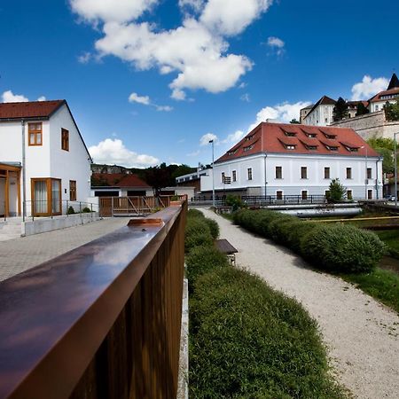 Gizella Hotel And Restaurant Veszprém Buitenkant foto