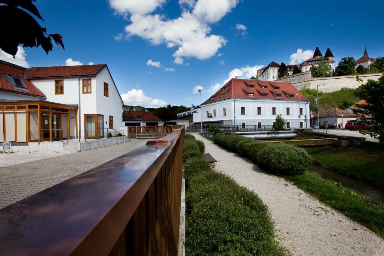 Gizella Hotel And Restaurant Veszprém Buitenkant foto