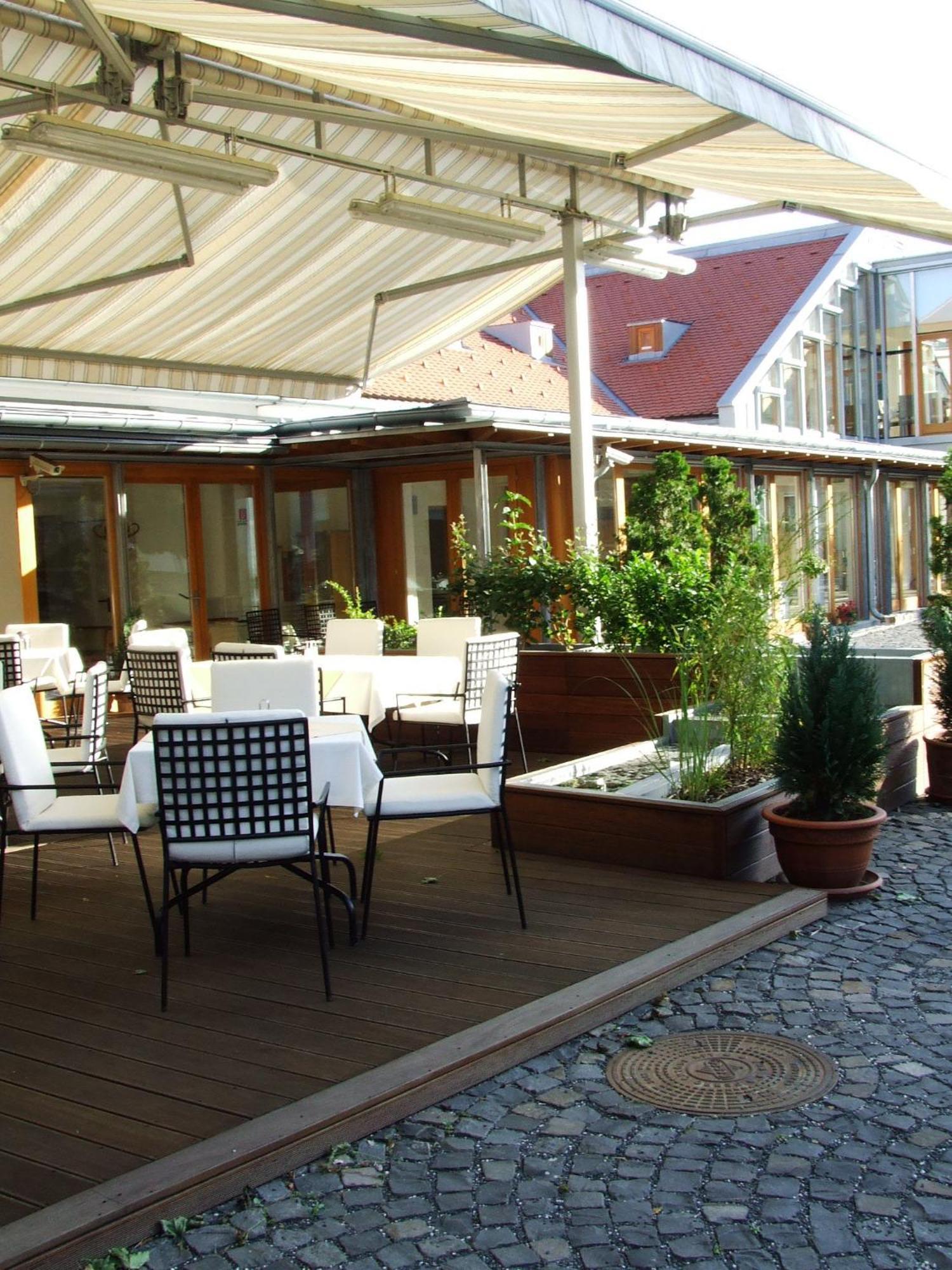 Gizella Hotel And Restaurant Veszprém Buitenkant foto